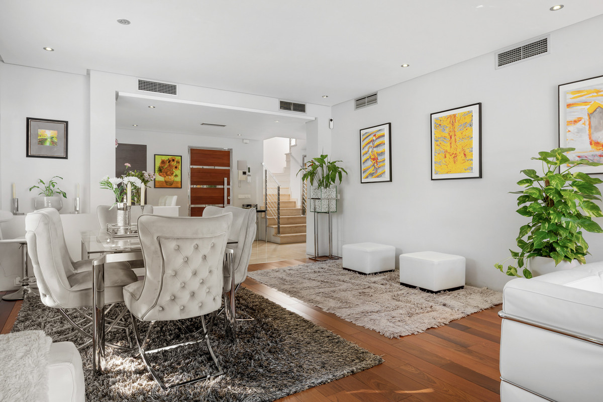 Se vende Villa - Chalet de 4 dormitorios en Costa Del Sol, Málaga, España