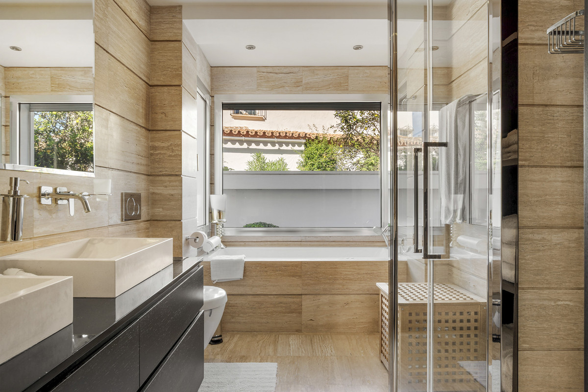 Se vende Villa - Chalet de 4 dormitorios en Costa Del Sol, Málaga, España