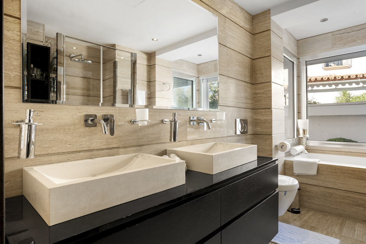 Se vende Villa - Chalet de 4 dormitorios en Costa Del Sol, Málaga, España