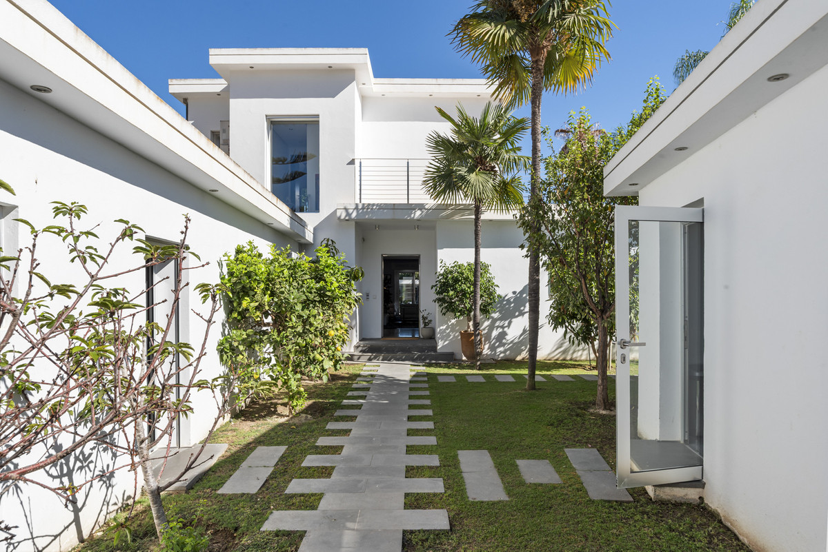Se vende Villa - Chalet de 4 dormitorios en Costa Del Sol, Málaga, España
