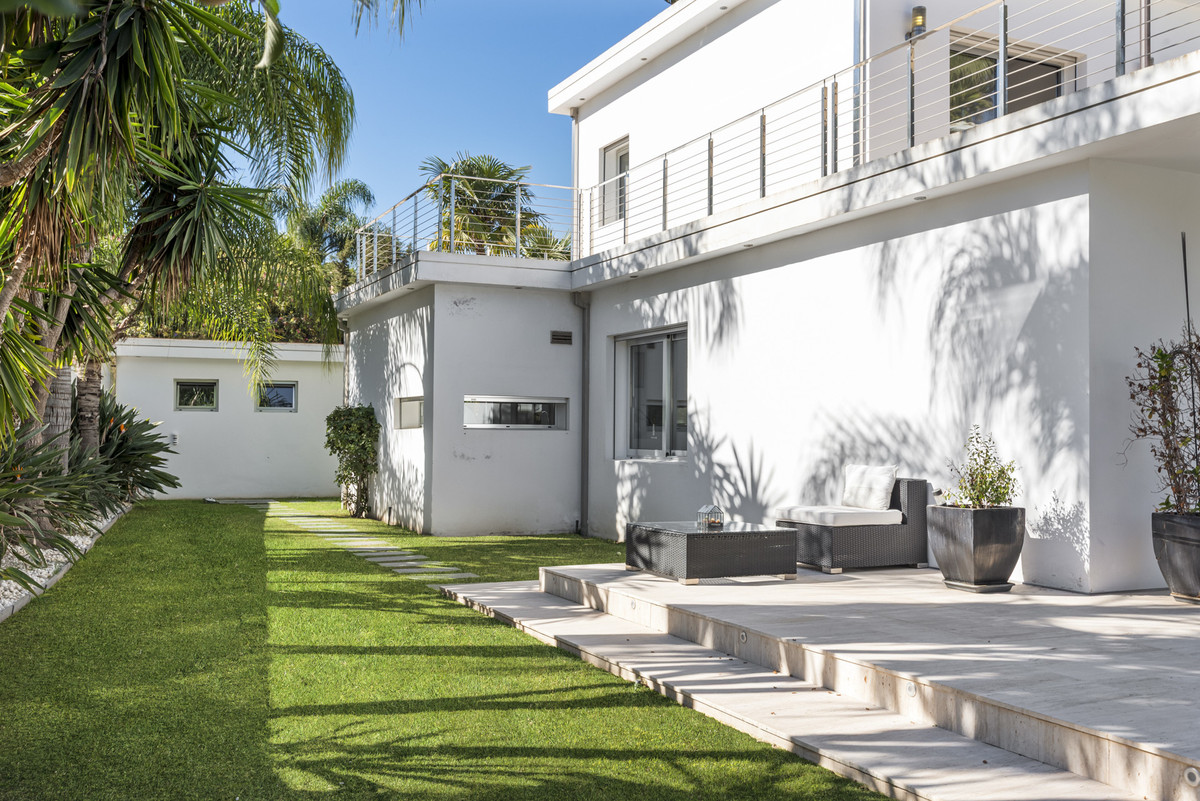 Se vende Villa - Chalet de 4 dormitorios en Costa Del Sol, Málaga, España