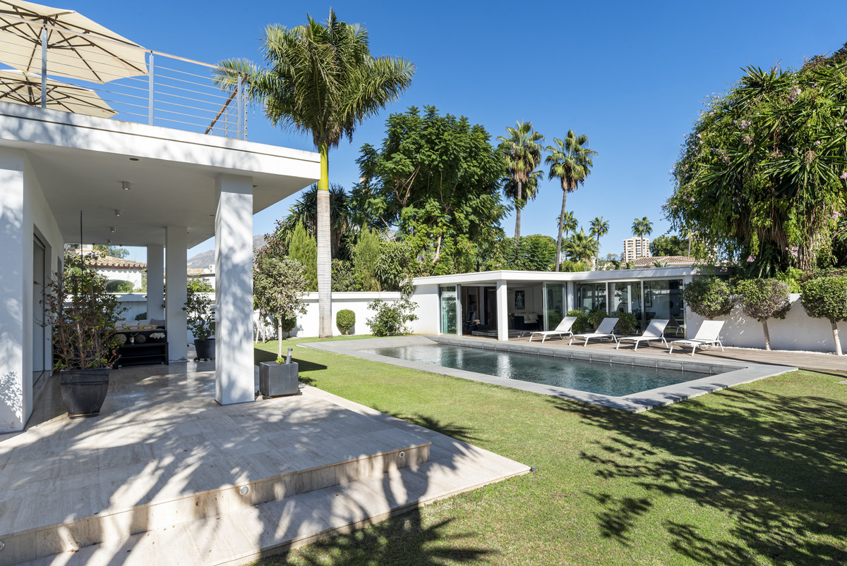 Se vende Villa - Chalet de 4 dormitorios en Costa Del Sol, Málaga, España
