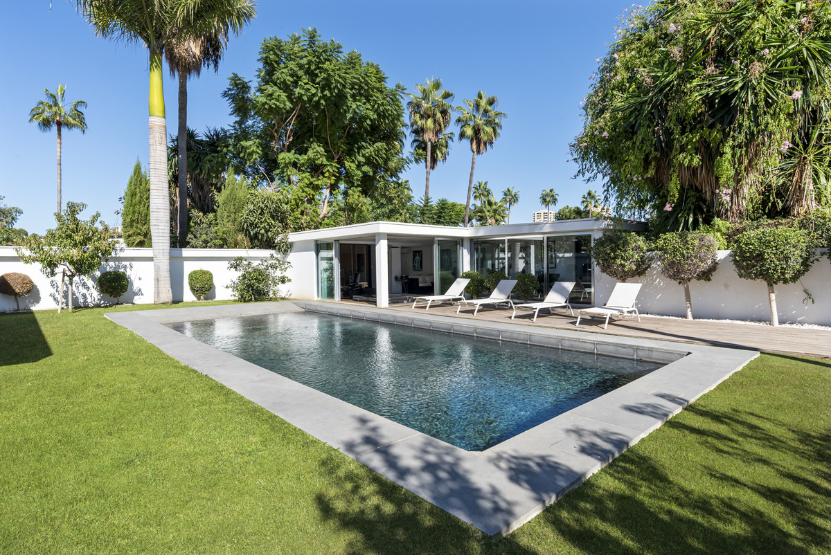 Se vende Villa - Chalet de 4 dormitorios en Costa Del Sol, Málaga, España