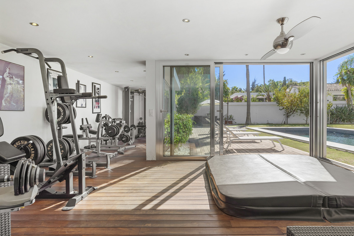 Se vende Villa - Chalet de 4 dormitorios en Costa Del Sol, Málaga, España