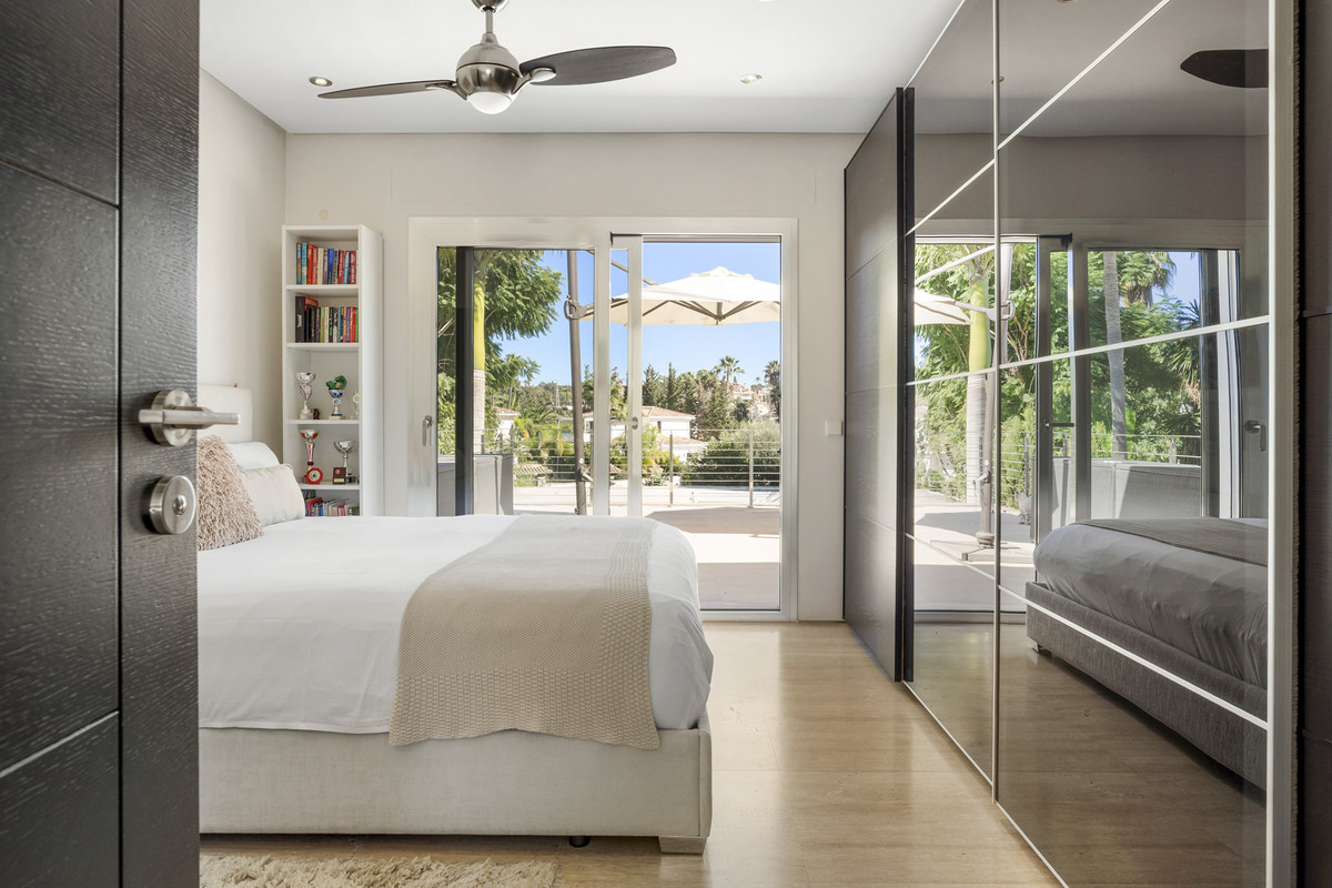 Se vende Villa - Chalet de 4 dormitorios en Costa Del Sol, Málaga, España
