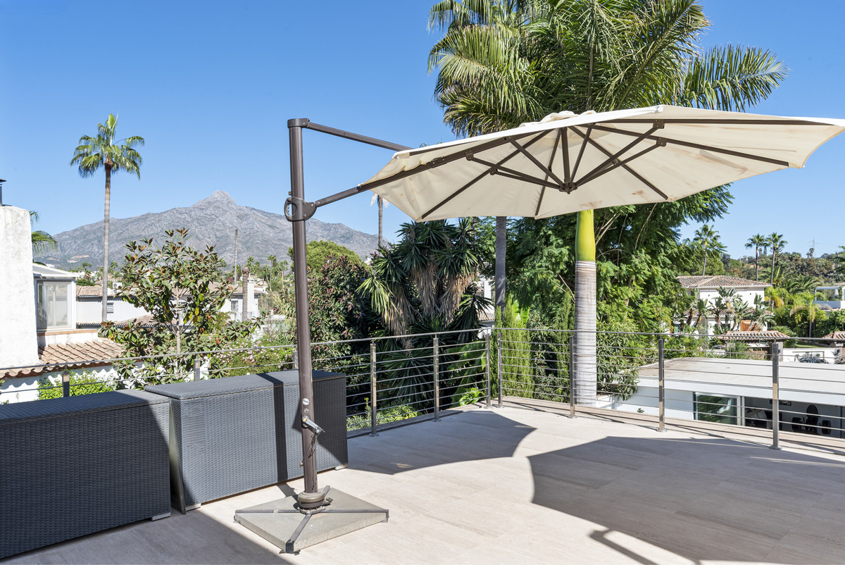 Se vende Villa - Chalet de 4 dormitorios en Costa Del Sol, Málaga, España