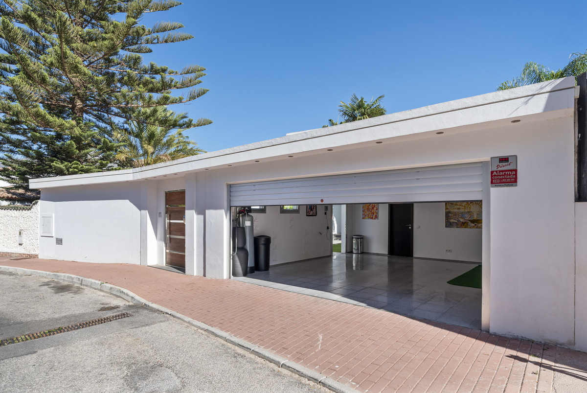 Se vende Villa - Chalet de 4 dormitorios en Costa Del Sol, Málaga, España