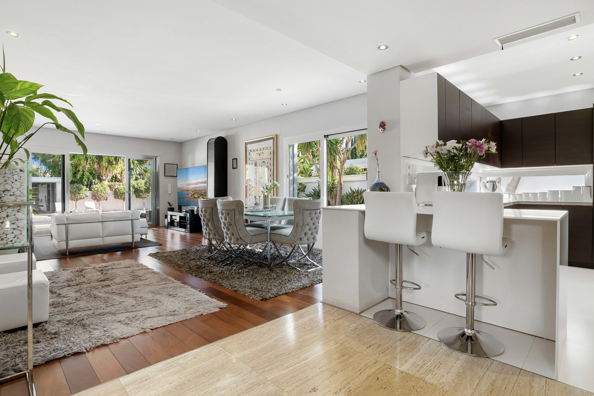 Se vende Villa - Chalet de 4 dormitorios en Costa Del Sol, Málaga, España