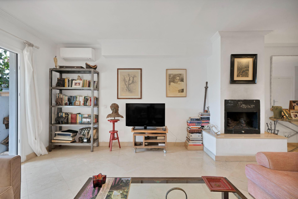 4 Bed Townhouse for sale in Nagüeles Costa Del Sol, Málaga, Spain