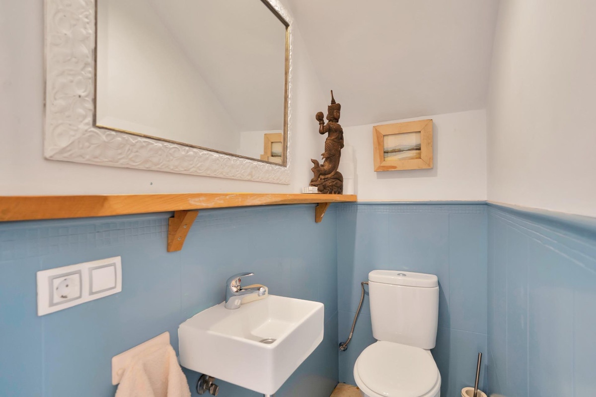 4 Bed Townhouse for sale in Nagüeles Costa Del Sol, Málaga, Spain