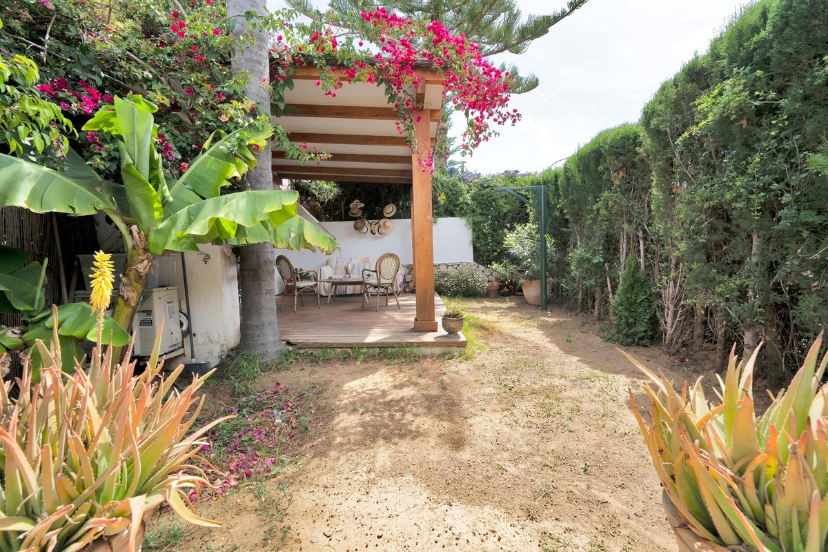 4 Bed Townhouse for sale in Nagüeles Costa Del Sol, Málaga, Spain