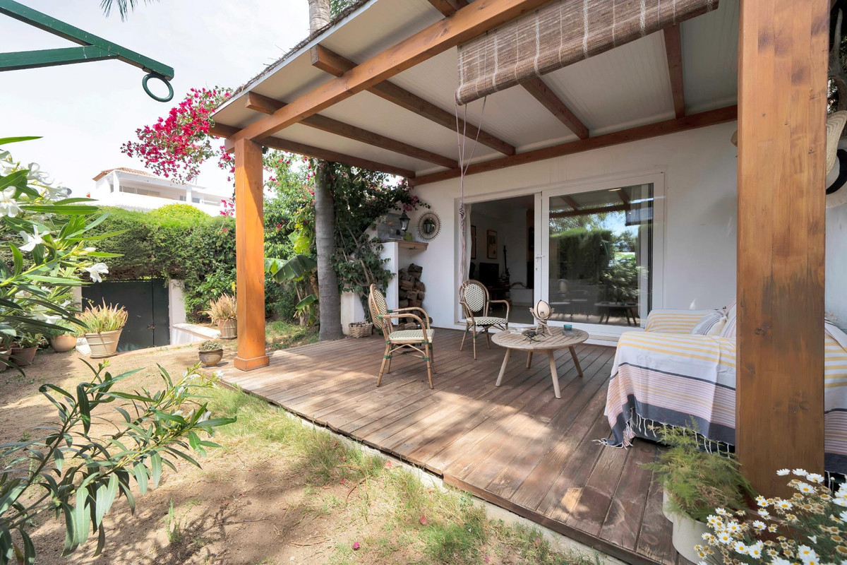 4 Bed Townhouse for sale in Nagüeles Costa Del Sol, Málaga, Spain