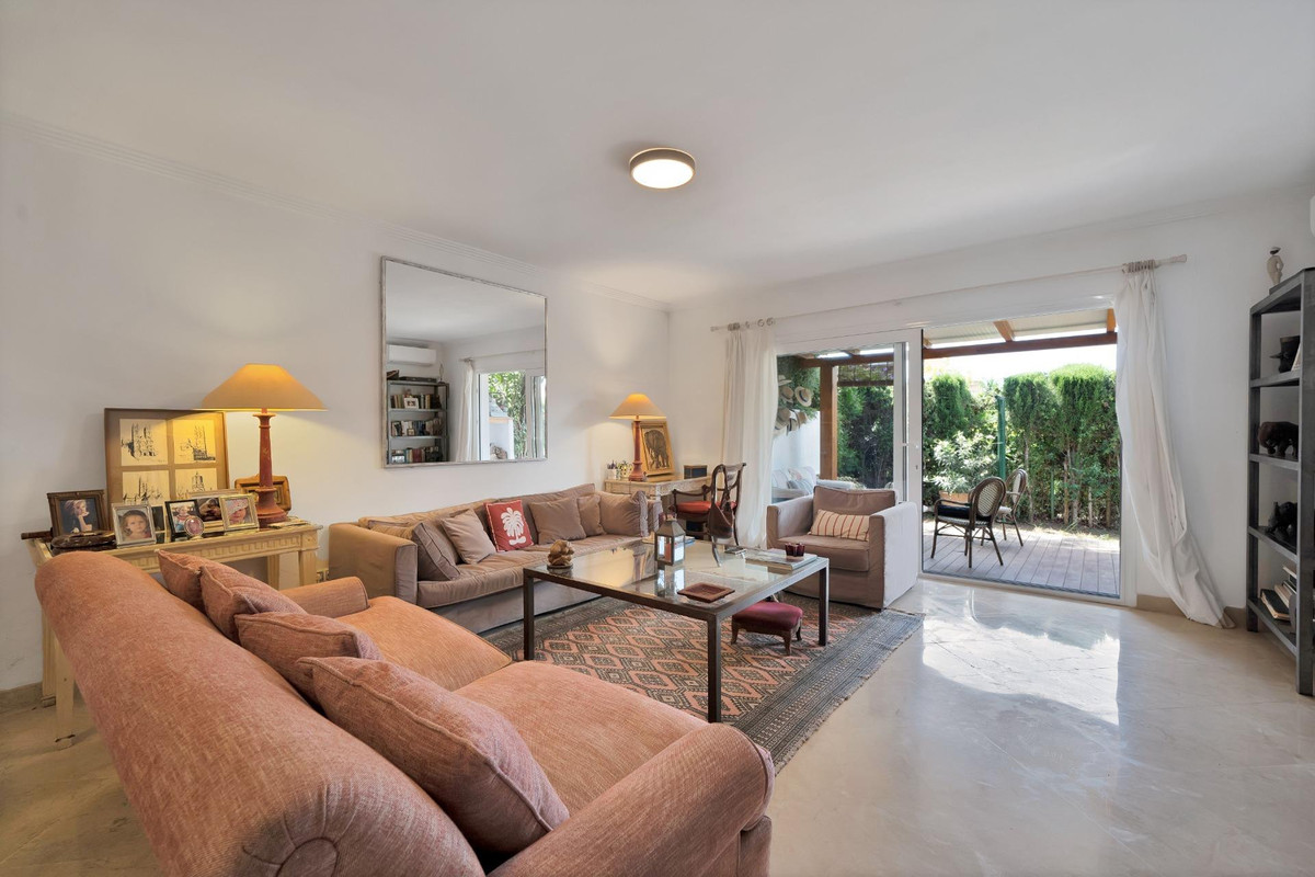 4 Bed Townhouse for sale in Nagüeles Costa Del Sol, Málaga, Spain
