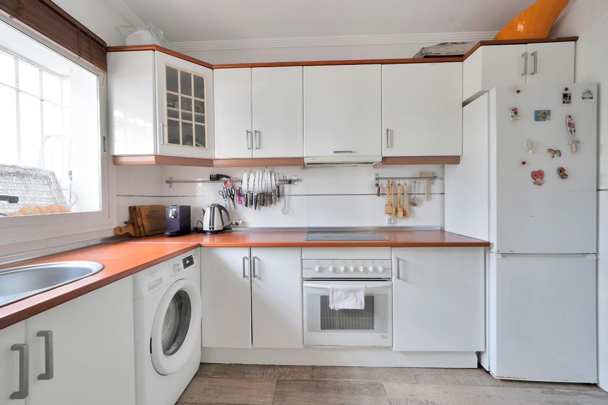 4 Bed Townhouse for sale in Nagüeles Costa Del Sol, Málaga, Spain