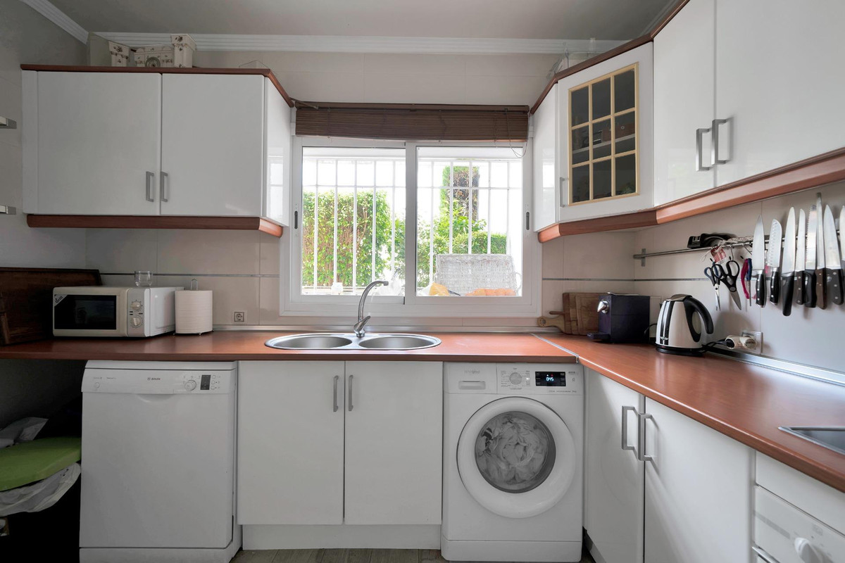 4 Bed Townhouse for sale in Nagüeles Costa Del Sol, Málaga, Spain