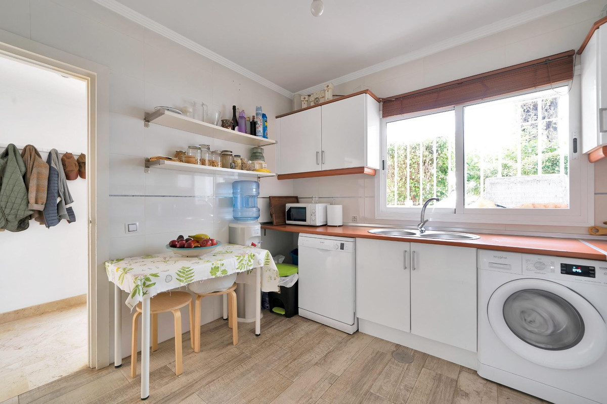 4 Bed Townhouse for sale in Nagüeles Costa Del Sol, Málaga, Spain