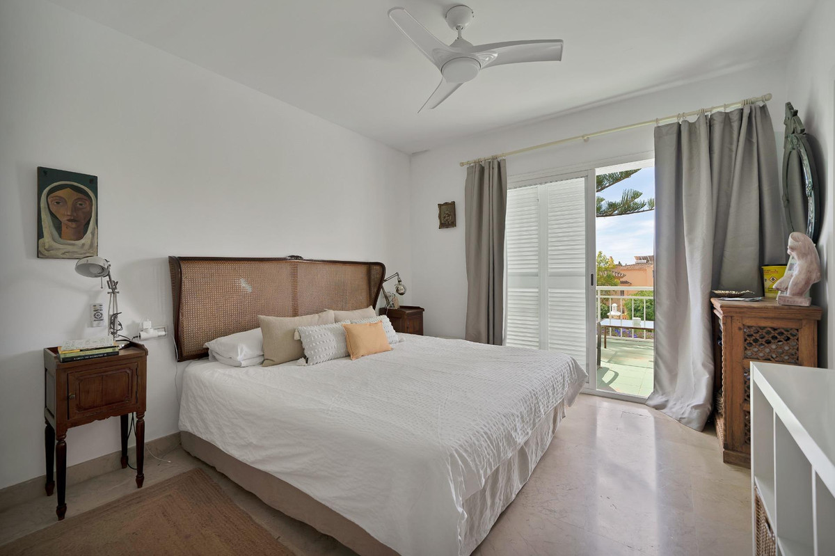 4 Bed Townhouse for sale in Nagüeles Costa Del Sol, Málaga, Spain