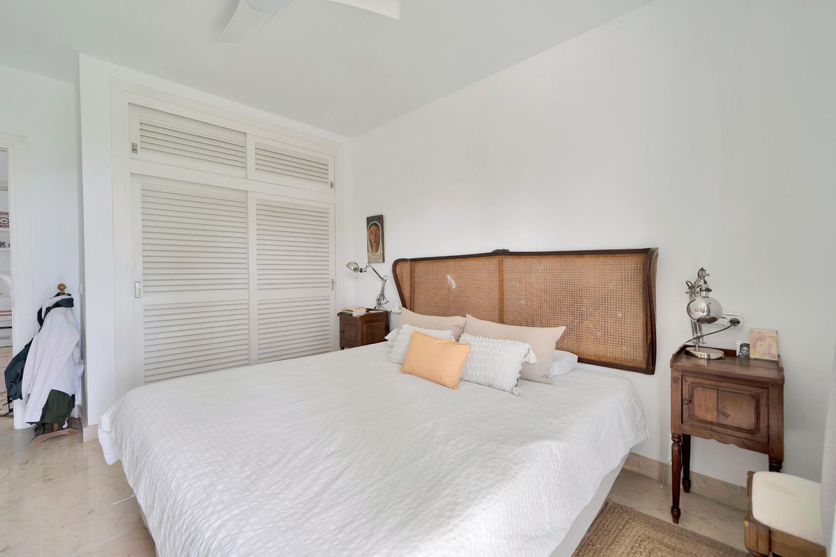4 Bed Townhouse for sale in Nagüeles Costa Del Sol, Málaga, Spain
