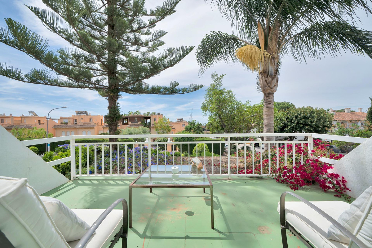 4 Bed Townhouse for sale in Nagüeles Costa Del Sol, Málaga, Spain