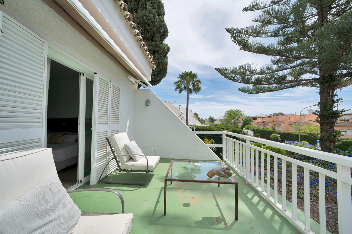 4 Bed Townhouse for sale in Nagüeles Costa Del Sol, Málaga, Spain