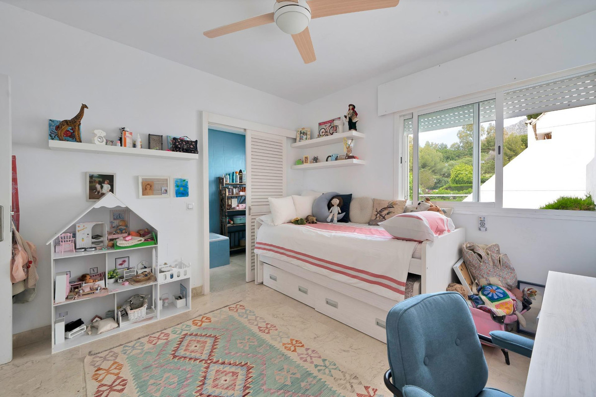 4 Bed Townhouse for sale in Nagüeles Costa Del Sol, Málaga, Spain