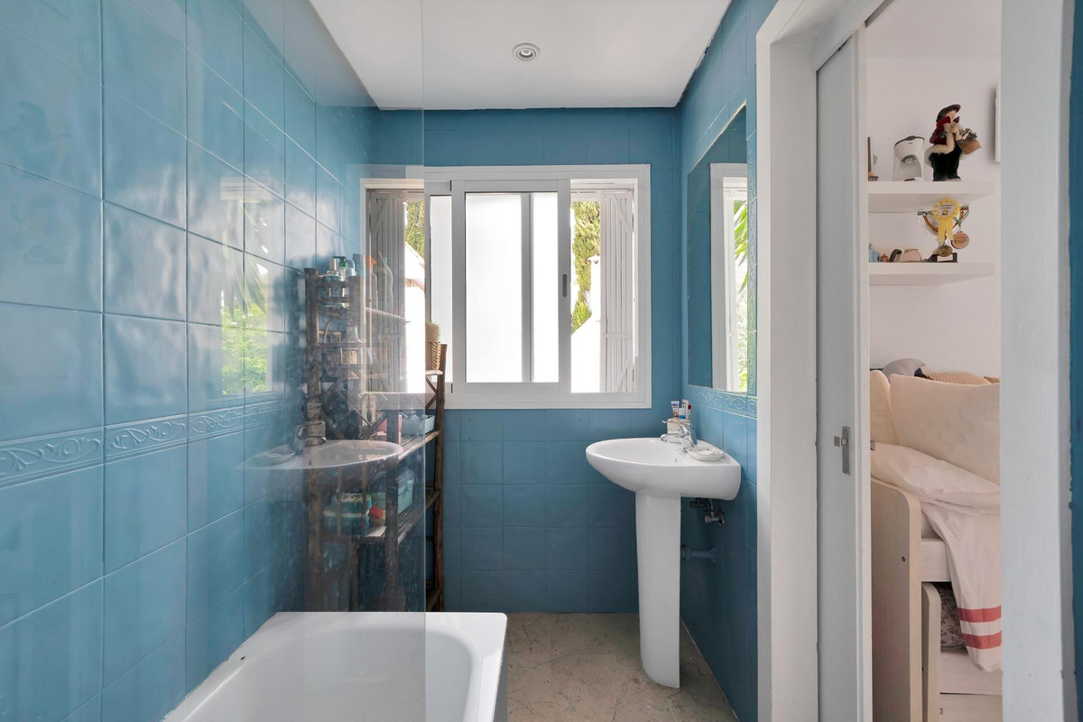4 Bed Townhouse for sale in Nagüeles Costa Del Sol, Málaga, Spain