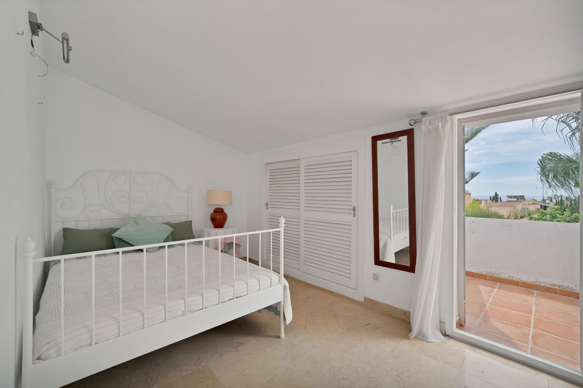 4 Bed Townhouse for sale in Nagüeles Costa Del Sol, Málaga, Spain