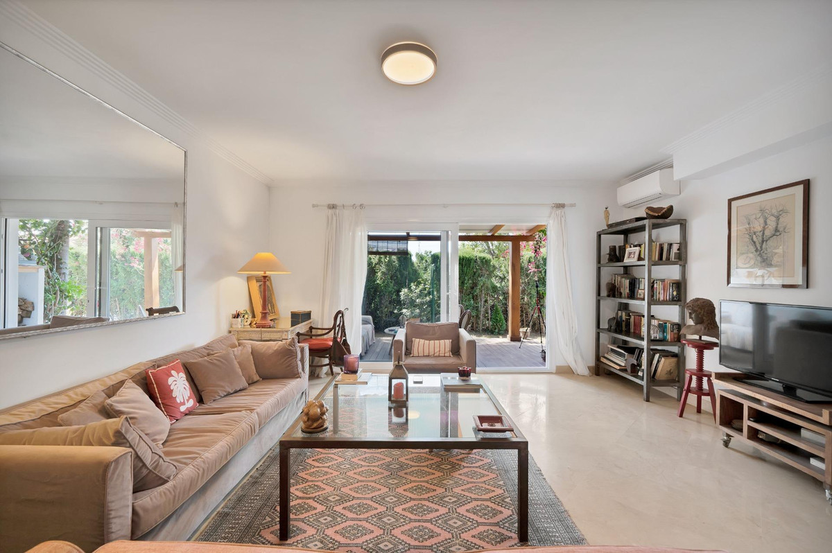 4 Bed Townhouse for sale in Nagüeles Costa Del Sol, Málaga, Spain