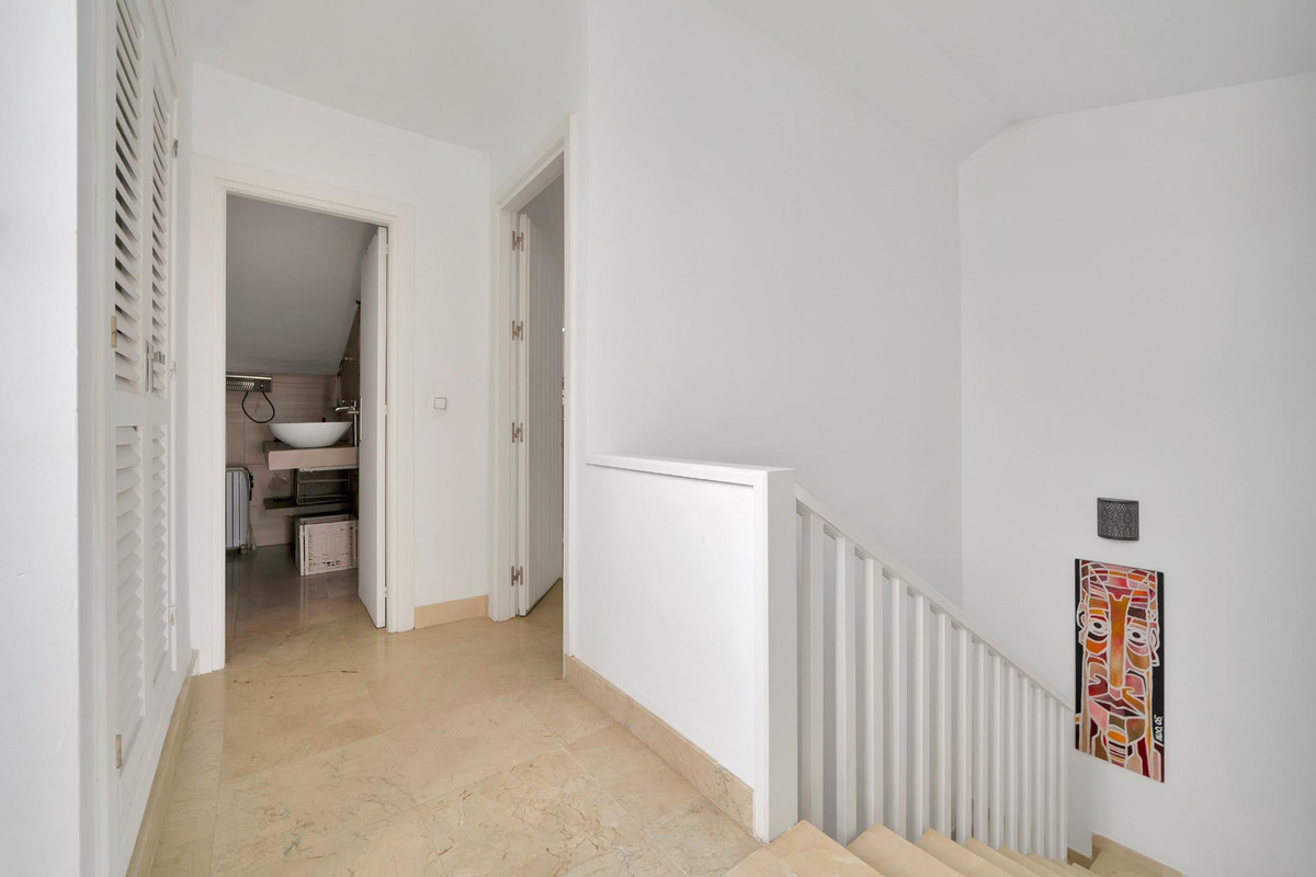 4 Bed Townhouse for sale in Nagüeles Costa Del Sol, Málaga, Spain