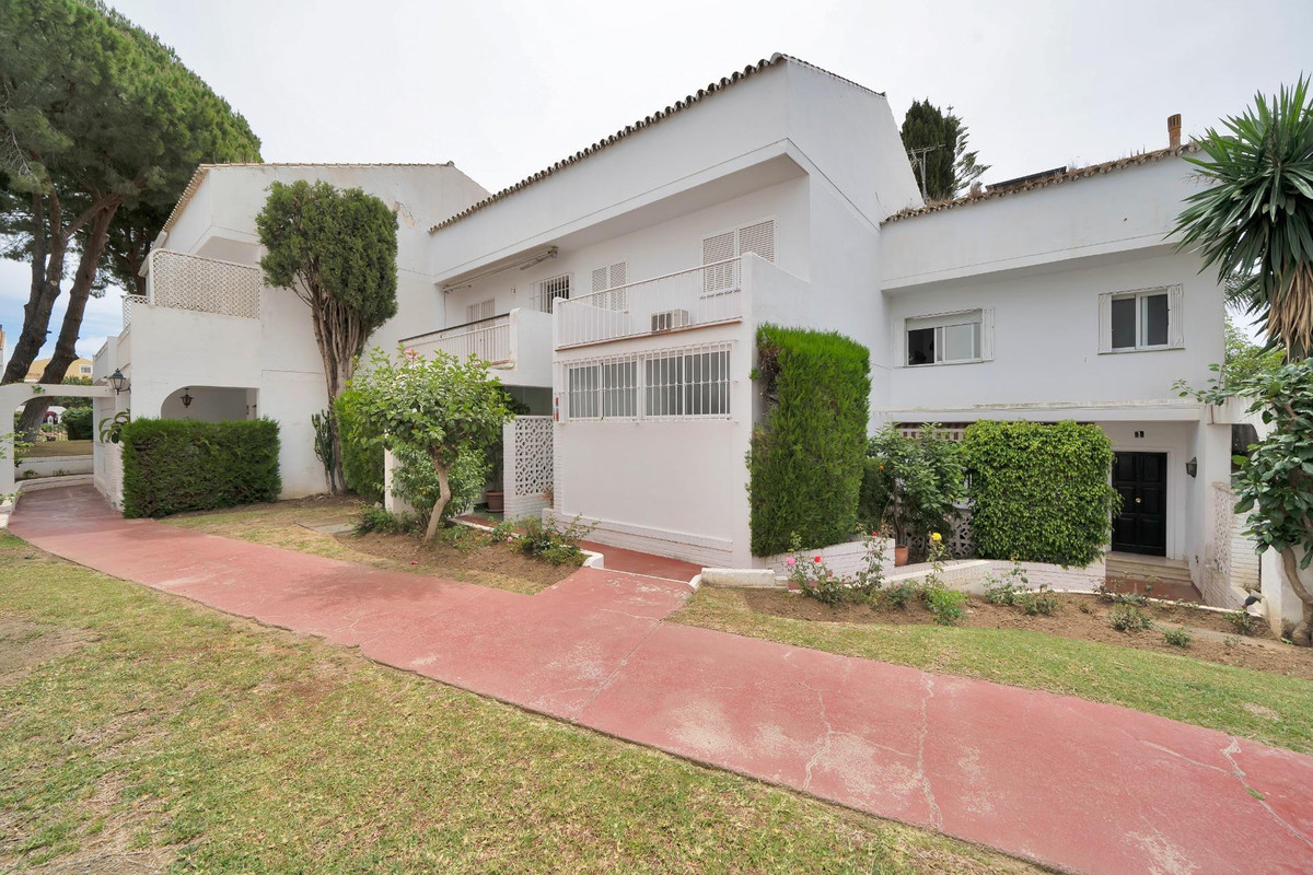 4 Bed Townhouse for sale in Nagüeles Costa Del Sol, Málaga, Spain