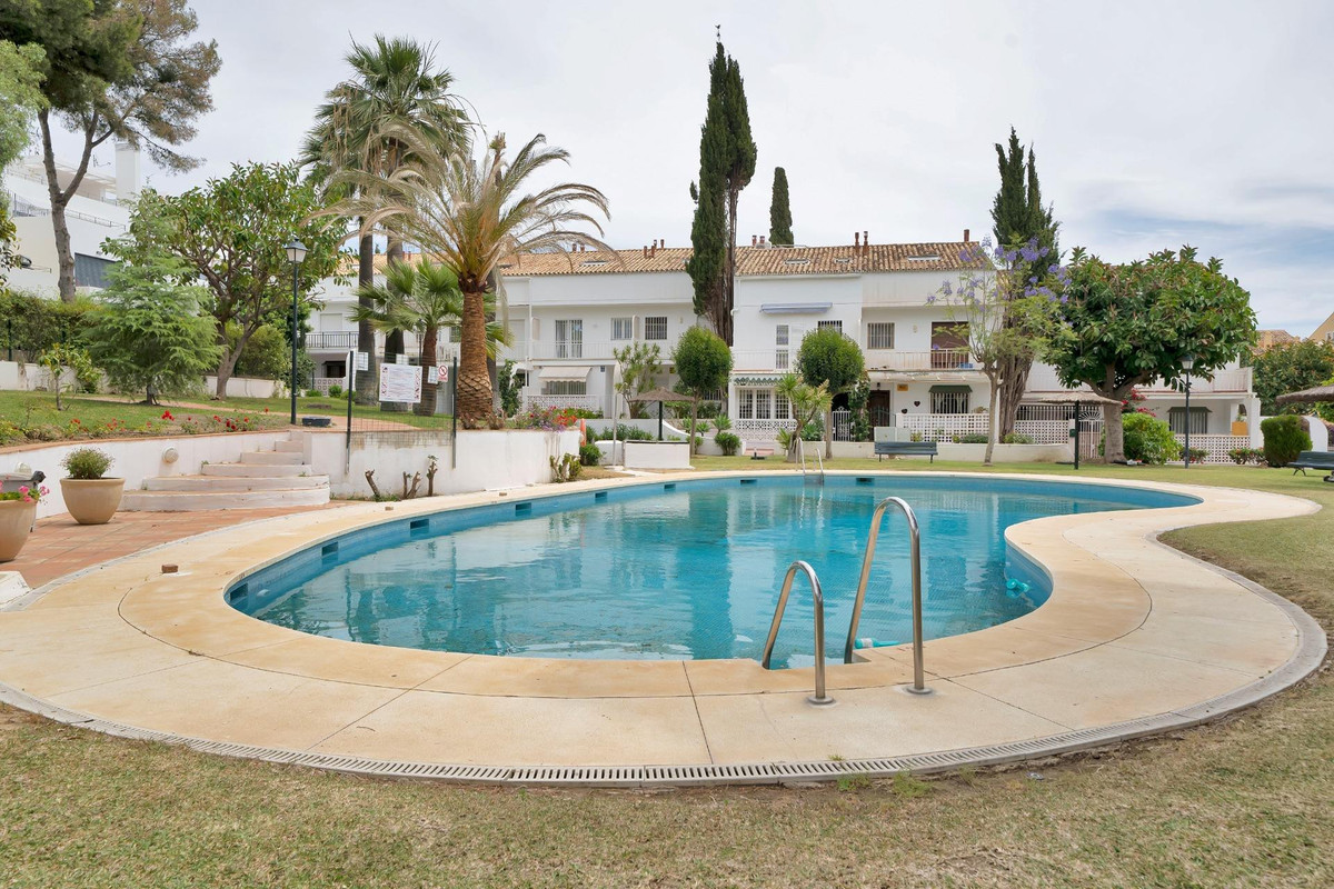 4 Bed Townhouse for sale in Nagüeles Costa Del Sol, Málaga, Spain