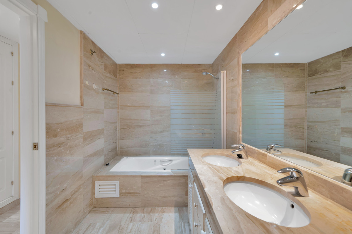 Se vende Apartamento Planta Baja de 2 dormitorios en Costa Del Sol, Málaga, España