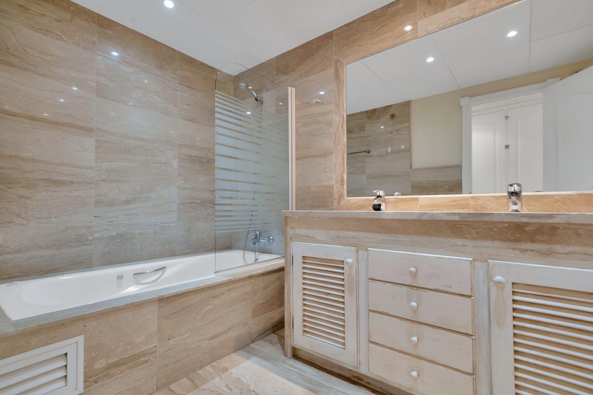 Se vende Apartamento Planta Baja de 2 dormitorios en Costa Del Sol, Málaga, España