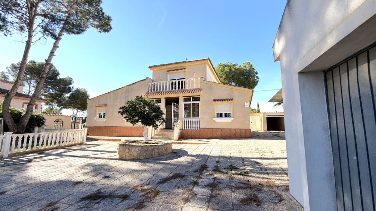 4 Bed Townhouse for sale in Pilar De La Horadada Costa Blanca, Alicante, Spain