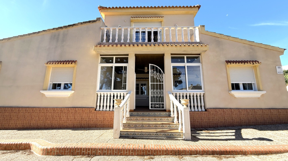 4 Bed Townhouse for sale in Pilar De La Horadada Costa Blanca, Alicante, Spain