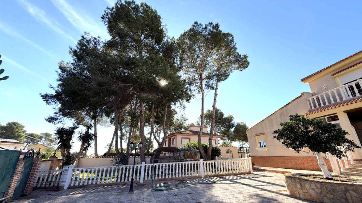 4 Bed Townhouse for sale in Pilar De La Horadada Costa Blanca, Alicante, Spain