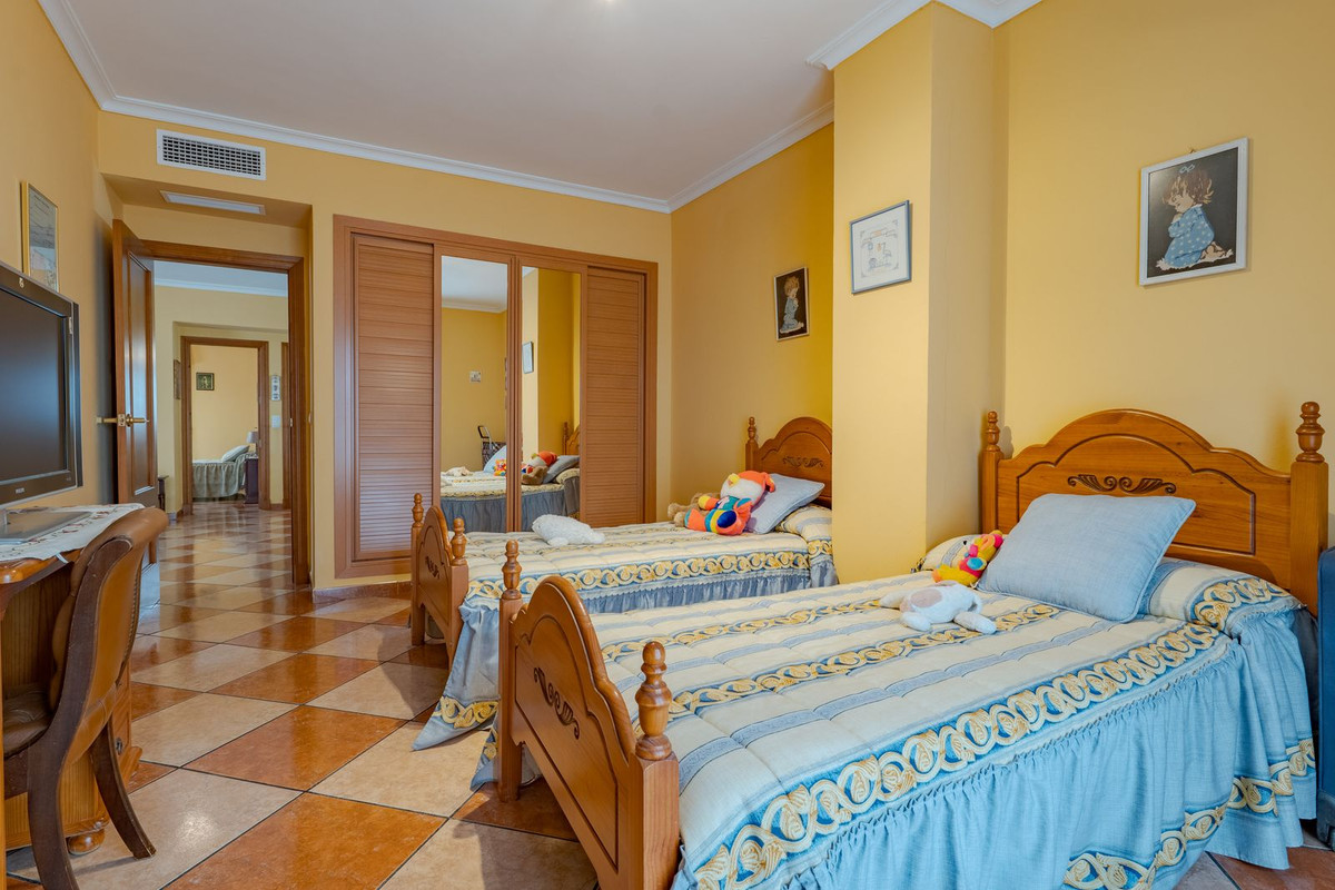 Se vende Villa - Chalet de 8 dormitorios en Costa Del Sol, Málaga, España
