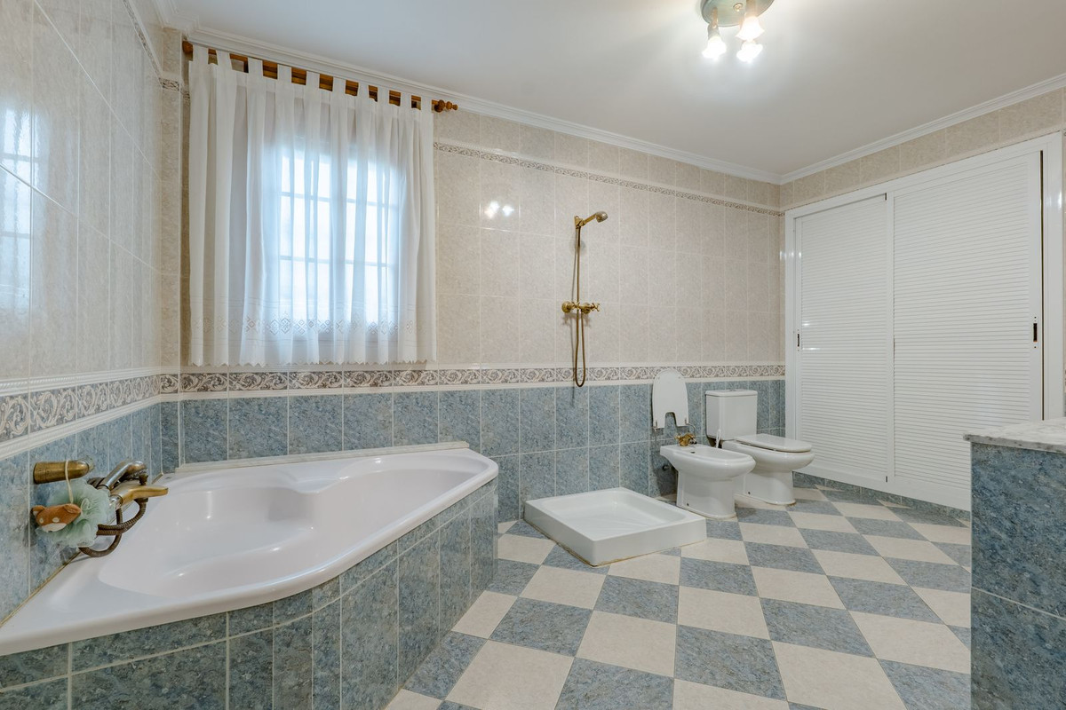 Se vende Villa - Chalet de 8 dormitorios en Costa Del Sol, Málaga, España