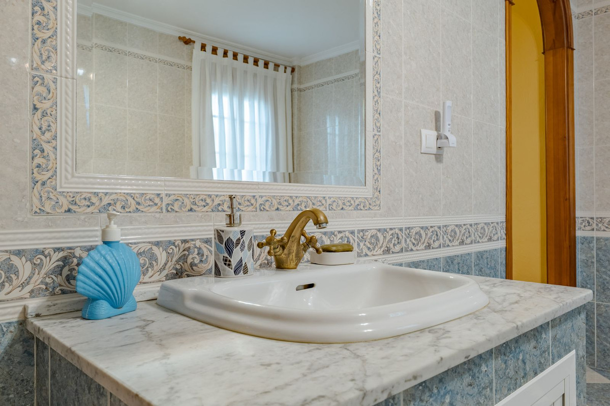 Se vende Villa - Chalet de 8 dormitorios en Costa Del Sol, Málaga, España