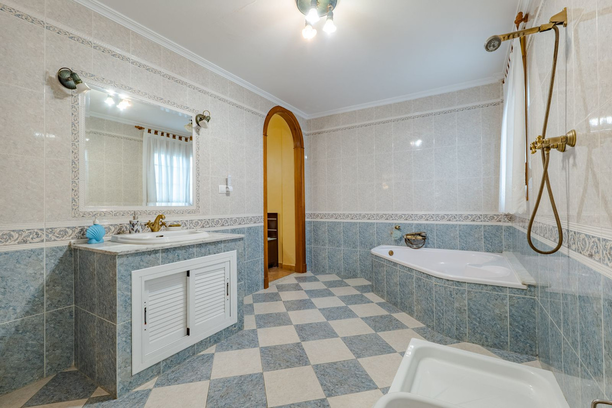 Se vende Villa - Chalet de 8 dormitorios en Costa Del Sol, Málaga, España