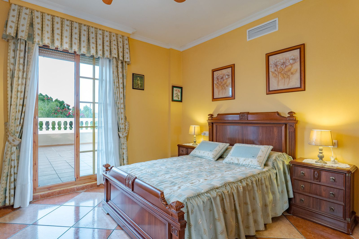 Se vende Villa - Chalet de 8 dormitorios en Costa Del Sol, Málaga, España