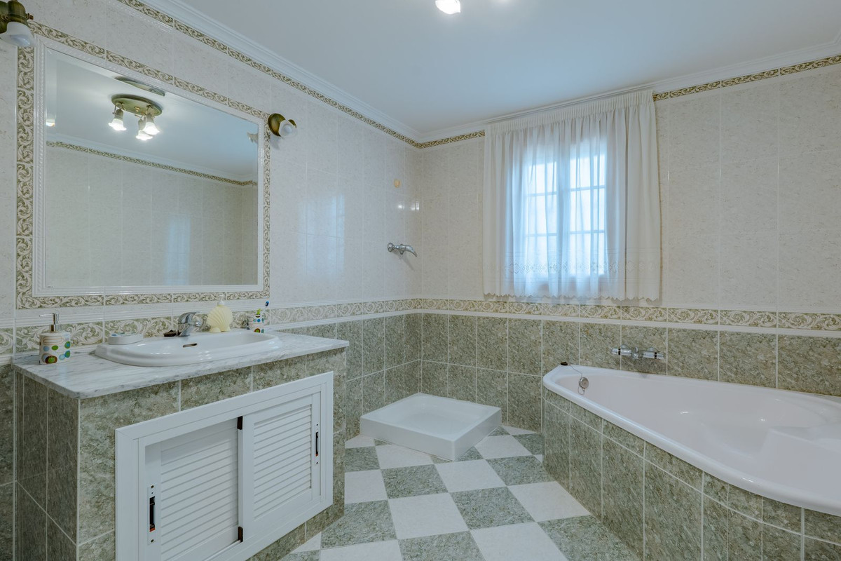Se vende Villa - Chalet de 8 dormitorios en Costa Del Sol, Málaga, España