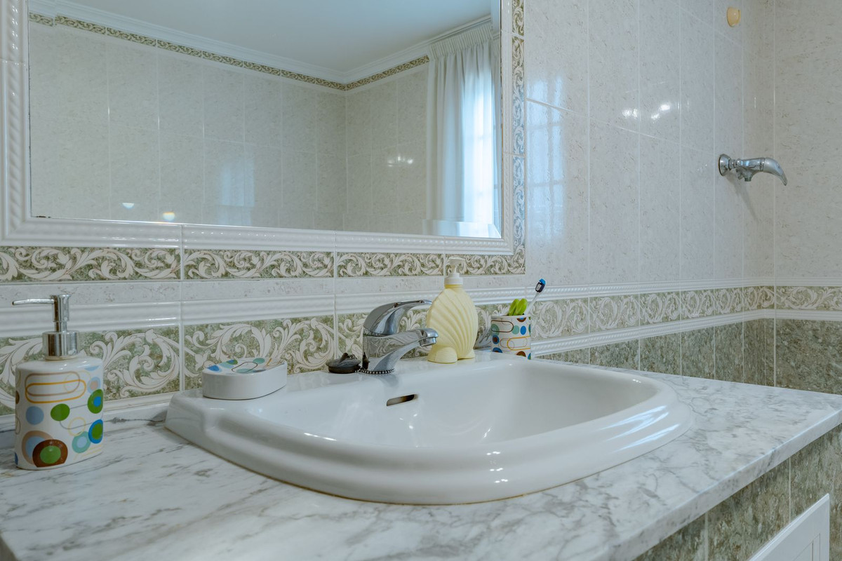 Se vende Villa - Chalet de 8 dormitorios en Costa Del Sol, Málaga, España