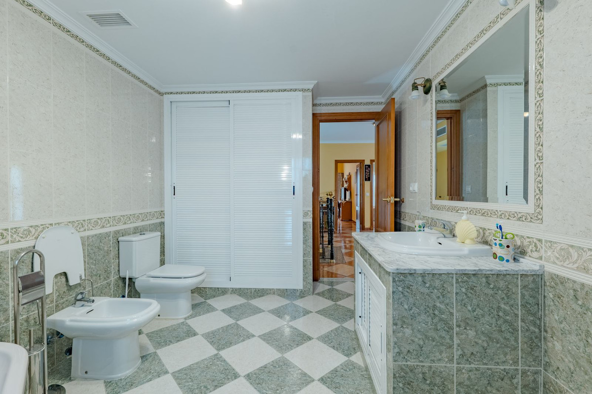 Se vende Villa - Chalet de 8 dormitorios en Costa Del Sol, Málaga, España
