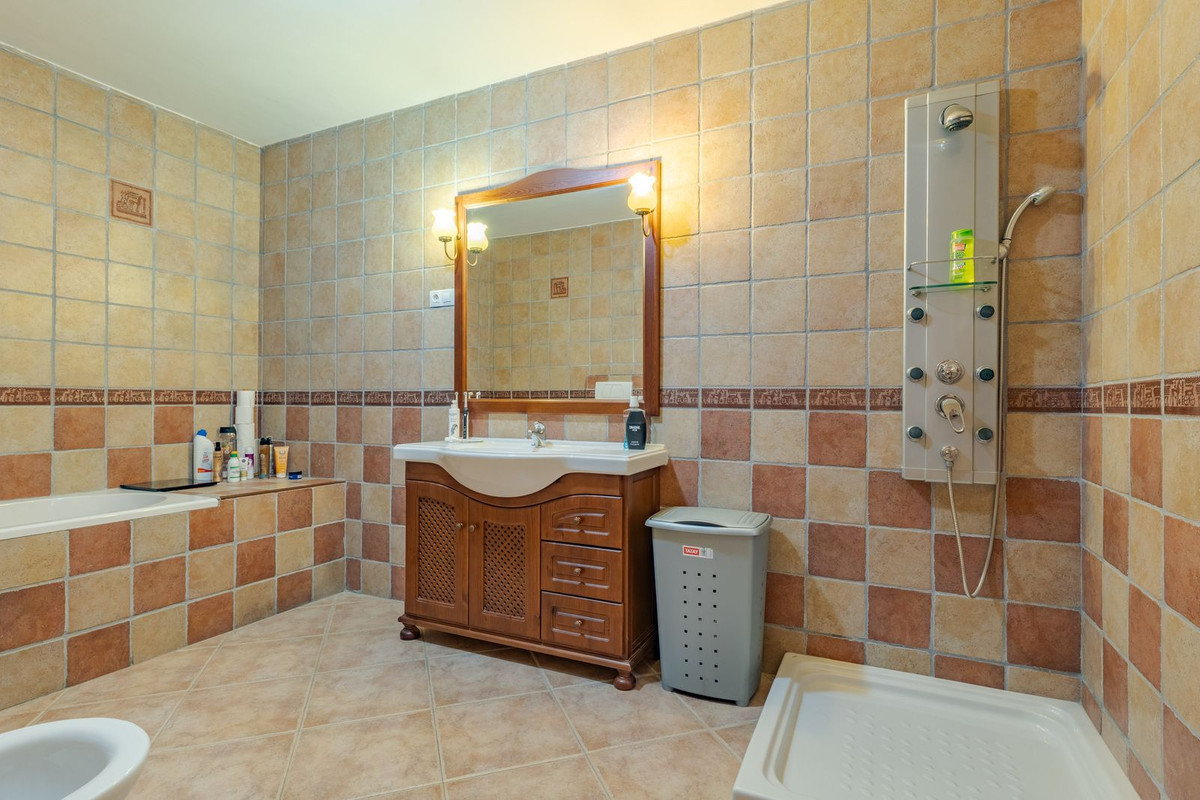 Se vende Villa - Chalet de 8 dormitorios en Costa Del Sol, Málaga, España
