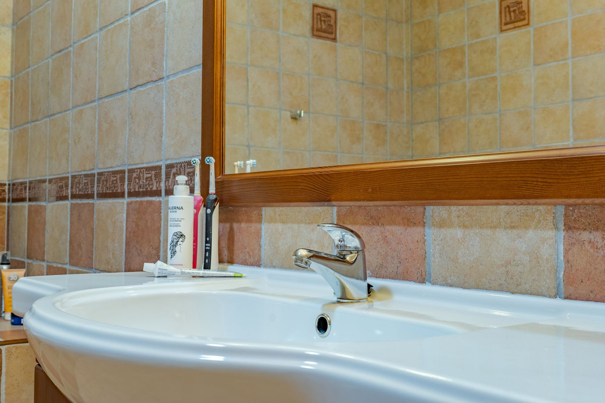 Se vende Villa - Chalet de 8 dormitorios en Costa Del Sol, Málaga, España
