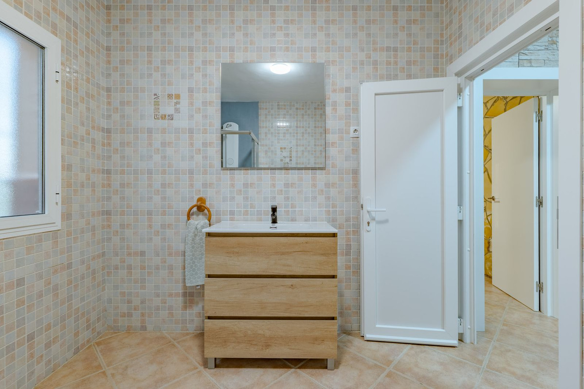 Se vende Villa - Chalet de 8 dormitorios en Costa Del Sol, Málaga, España