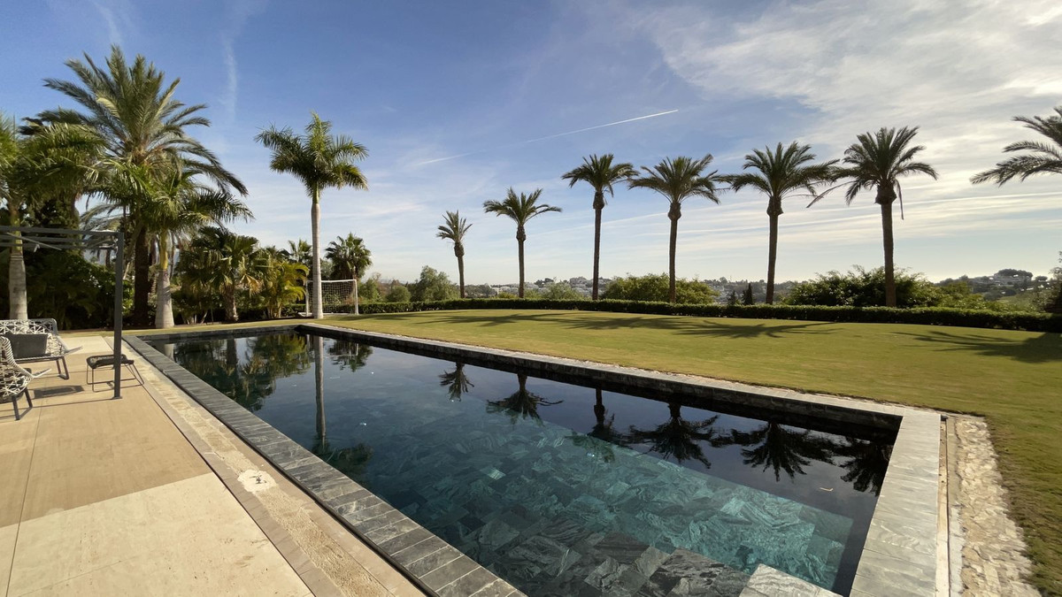 5 Bed Townhouse for sale in Benahavís Costa Del Sol, Málaga, Spain