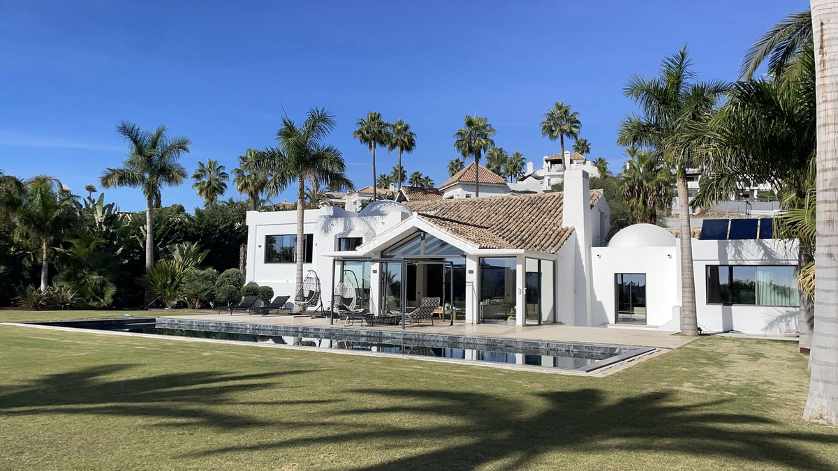 5 Bed Townhouse for sale in Benahavís Costa Del Sol, Málaga, Spain