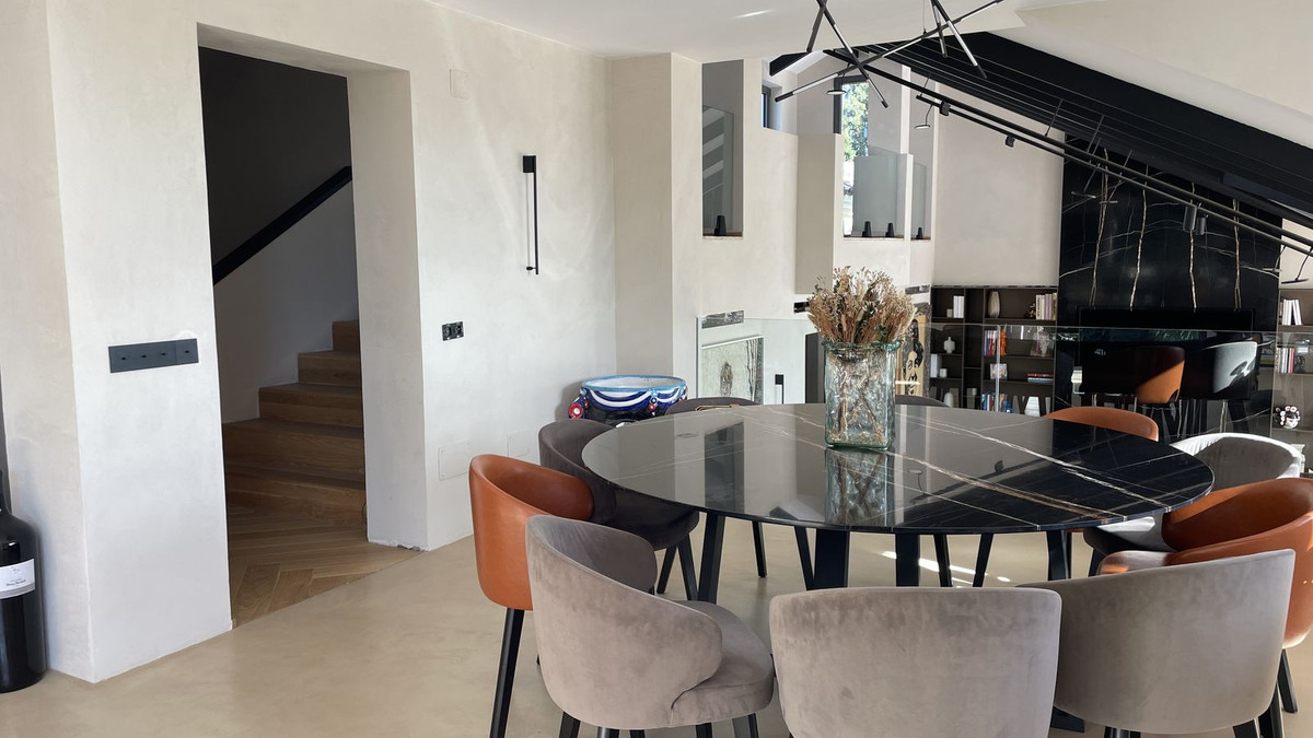 5 Bed Townhouse for sale in Benahavís Costa Del Sol, Málaga, Spain